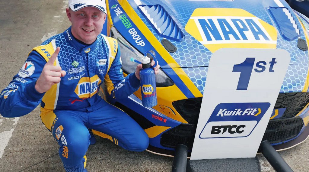 BTCC: Sutton holds off Ingram to take first win of 2023 campaign